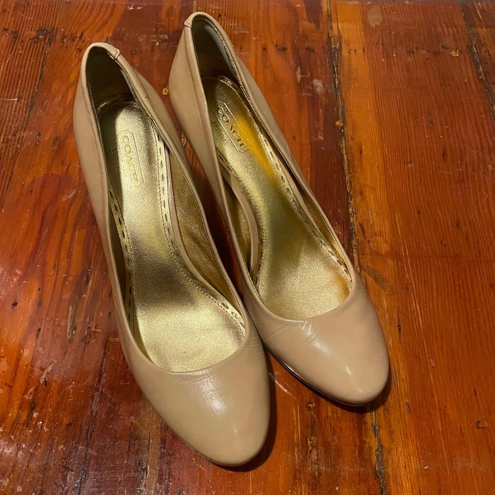 Vintage Coach Sheri Nude Pumps